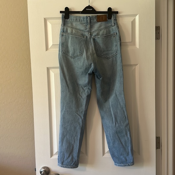 Madewell The Mom Jean Distressed Light Wash High Rise Sz 25 - Picture 7 of 11